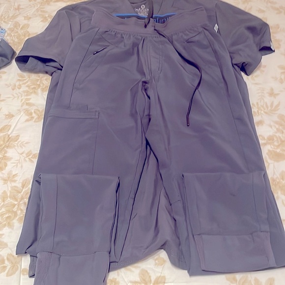 Scrubs. Small/Xsmall - Picture 2 of 10